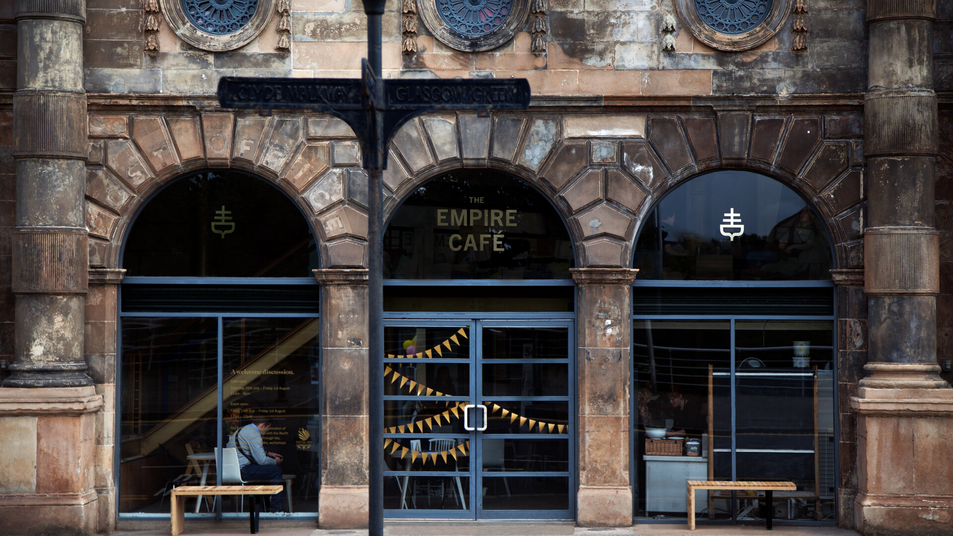 Environment. The Empire Café.